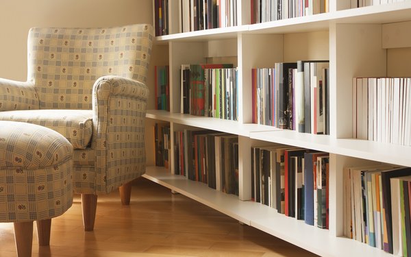 Central Florida Homes: 7 Fun Bookshelf Arrangements